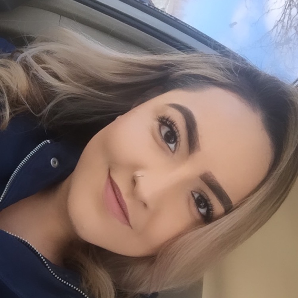 Meet your Posher, Yadira